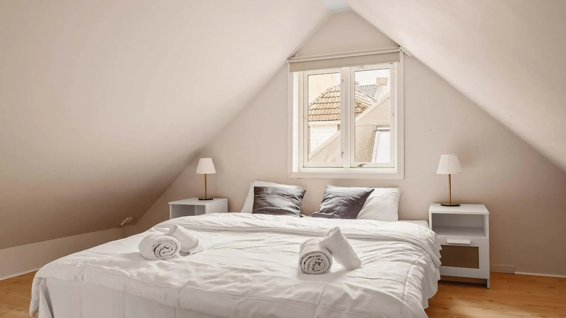 Dinbnb Apartments L Traditional Bergenhouse L 10Min To Bryggen L 24L7 0*, Bergen